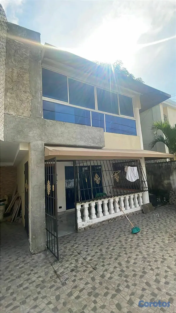 casas - casa de dos niveles con piscina en Res. Arismar Santo Domingo Este. 18