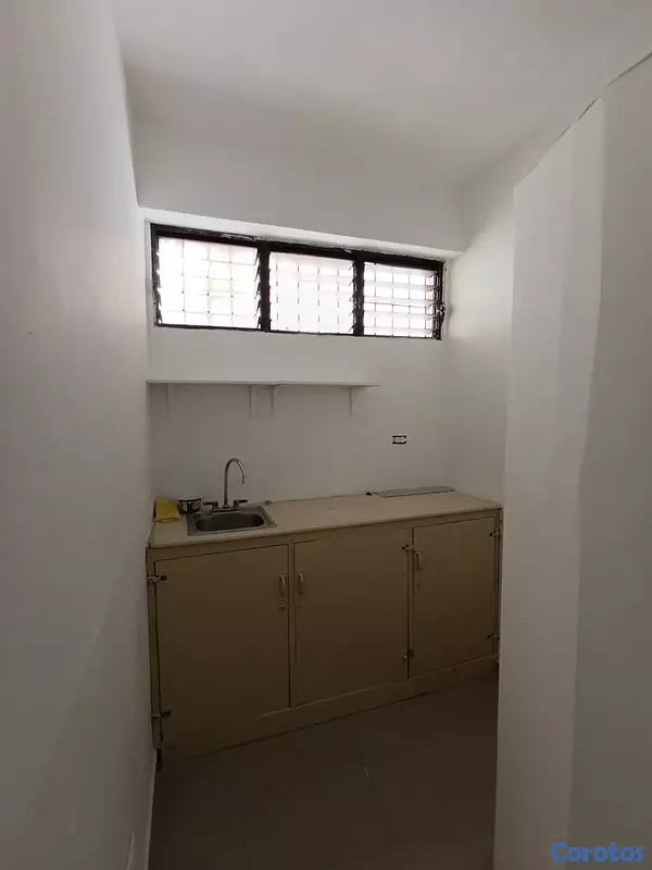 oficinas y locales comerciales - La Enriquillo, local en 2do nivel 120m Oportunidad 9