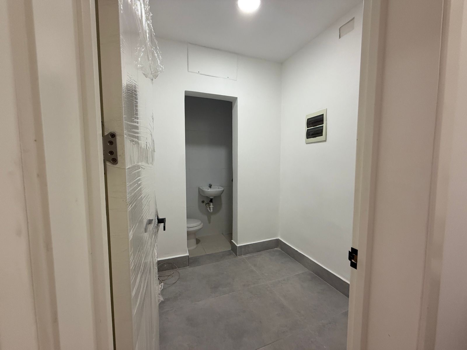 apartamentos - Vendo Evaristo Morales tres hab tres parqueos 3.5  5