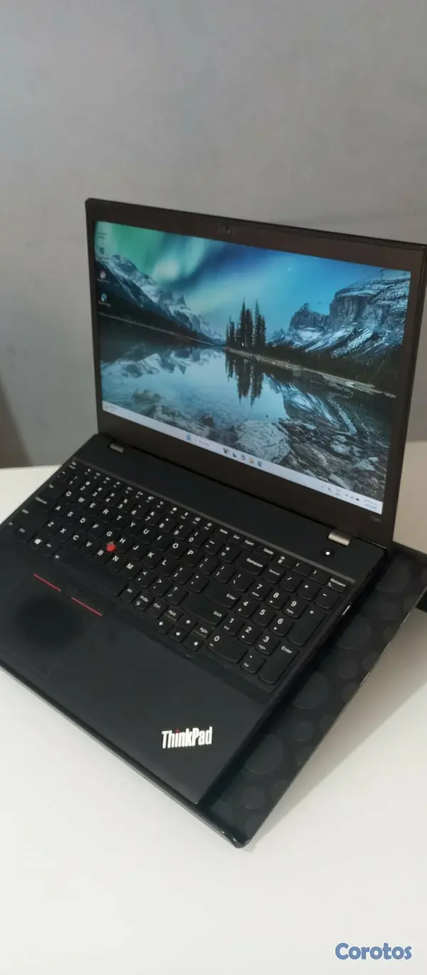 computadoras y laptops - Moderna laptop Lenovo T580 5