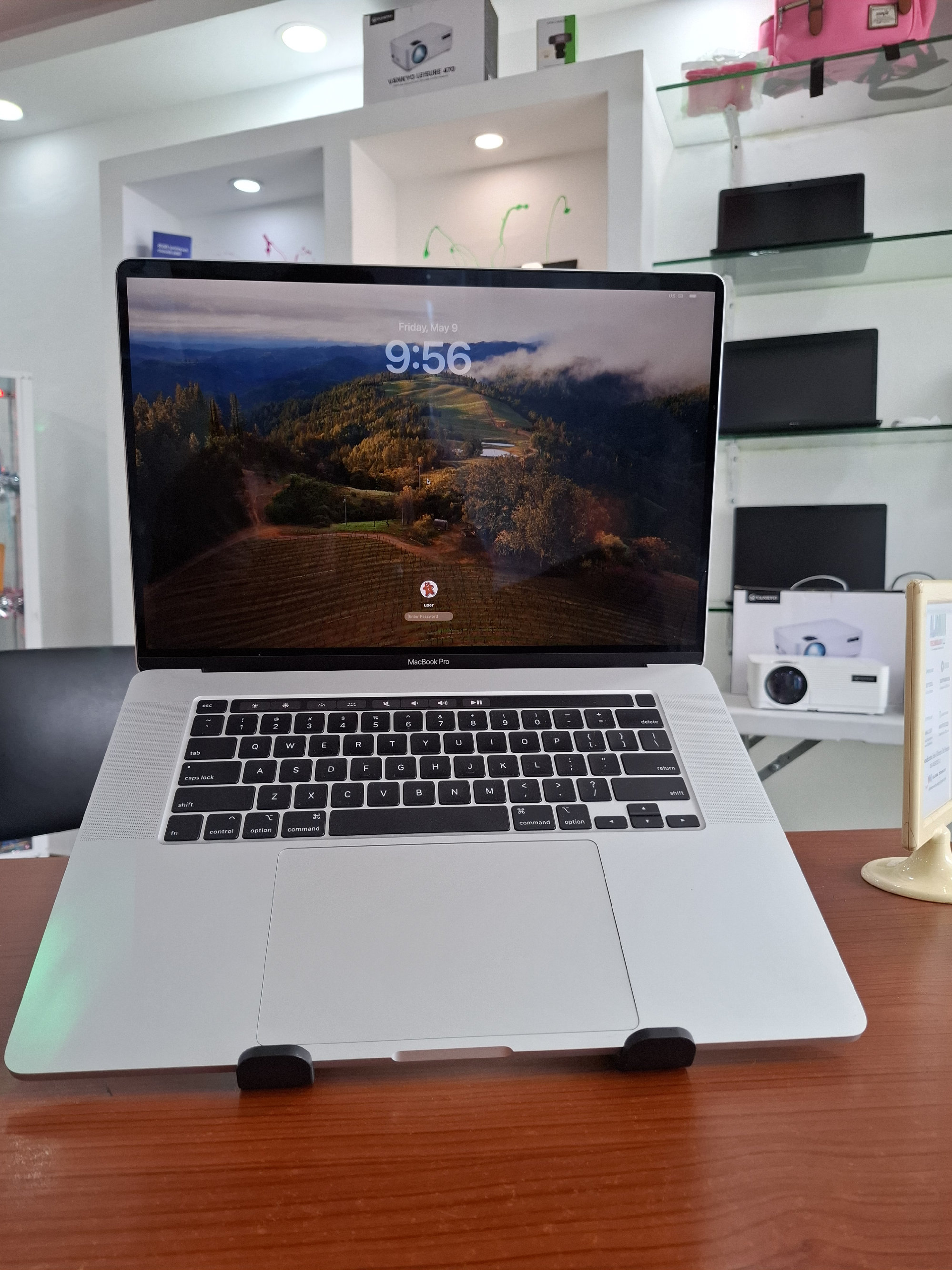computadoras y laptops - Macbook Pro 2019 i9 64GB de ram y 1tb ssd 16 pulgadas


Somos Tienda física  0