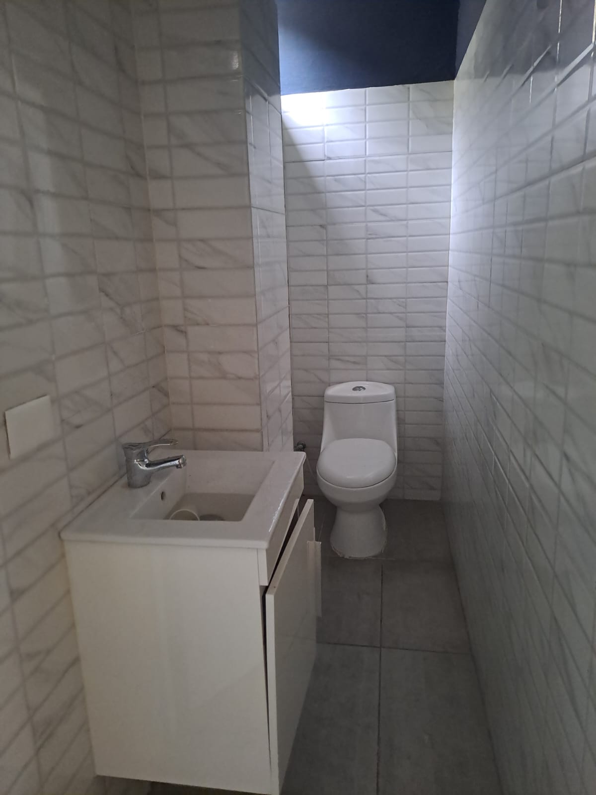 oficinas y locales comerciales - Alquilo Local2do piso 35 mts en los prados  2