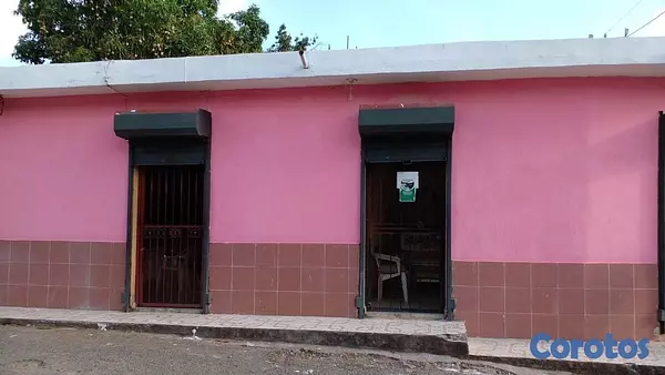 oficinas y locales comerciales - venta de 3 locales comerciales en santo Domingo este cerca de Villa faro  2