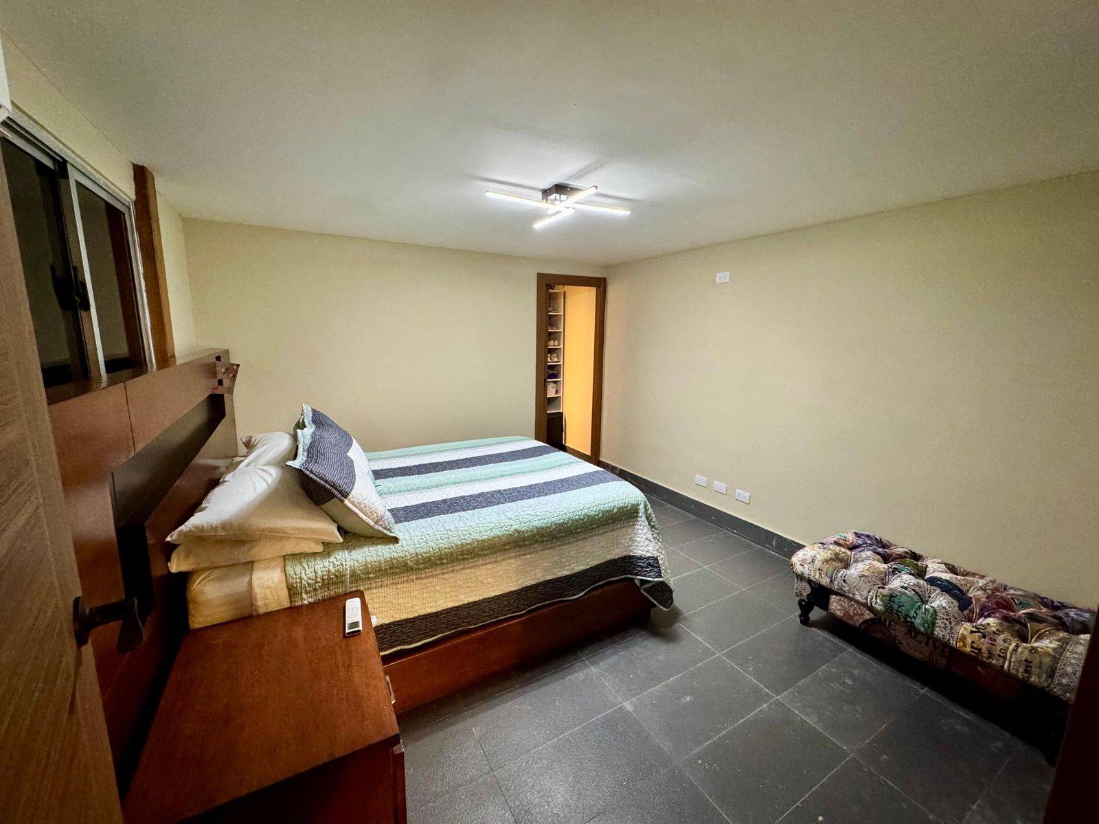 apartamentos - Vendo Ph en el millón piso 5 y 6 tres hab con su b 9