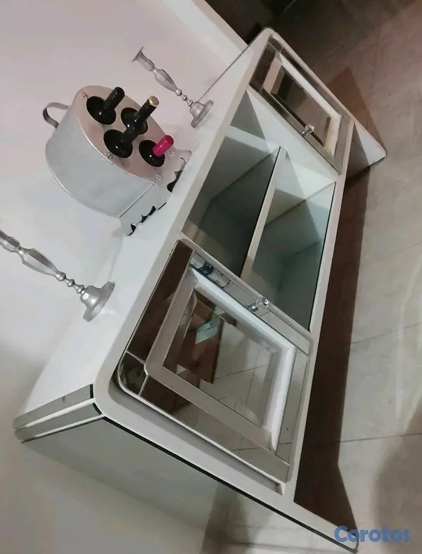 decoración y accesorios - Credenza en Cahoba laqueada en blanco con detalles en espejos 4