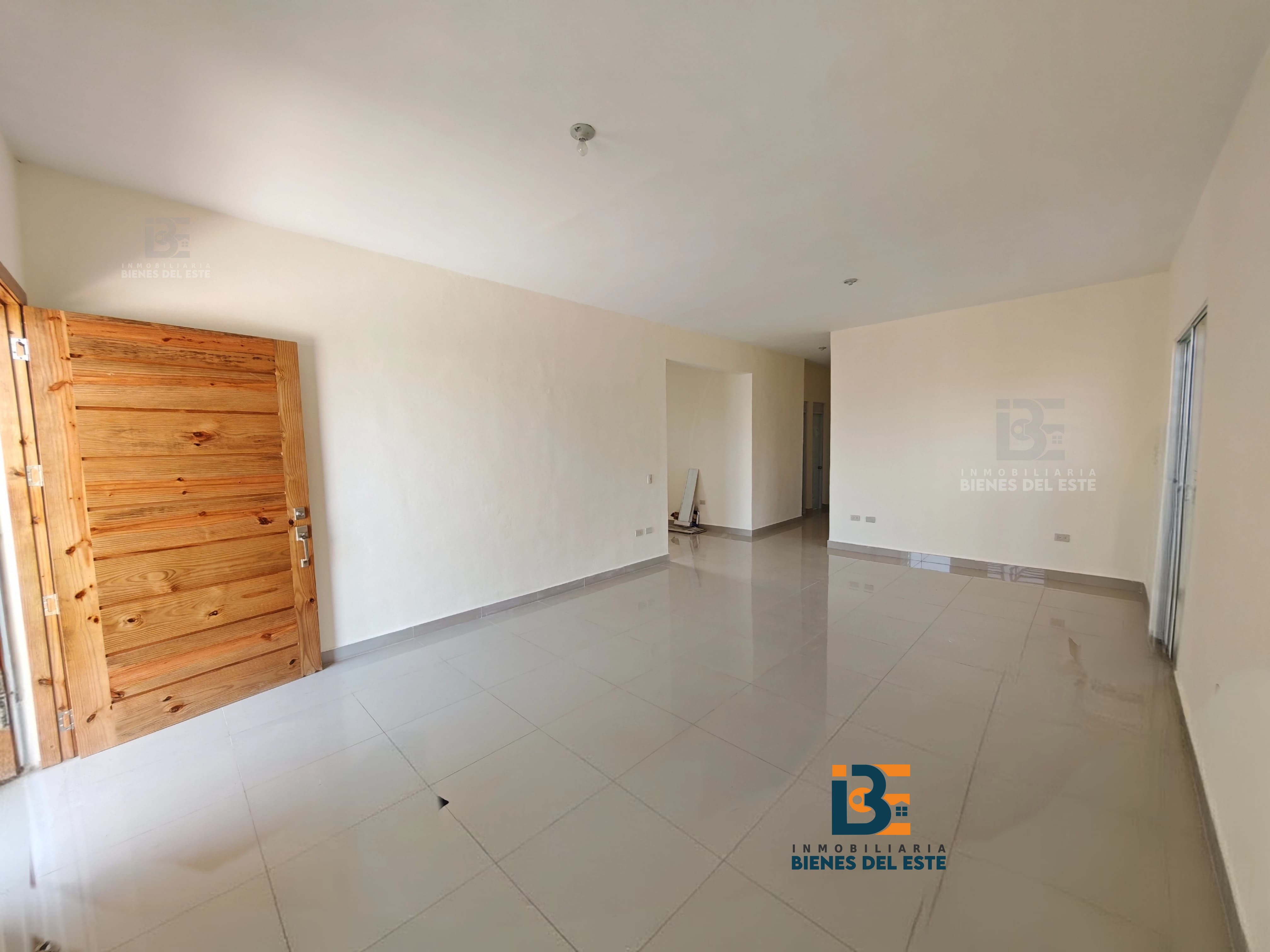 casas - Se Renta Vivienda con mucho Patio en Villa Visan 1