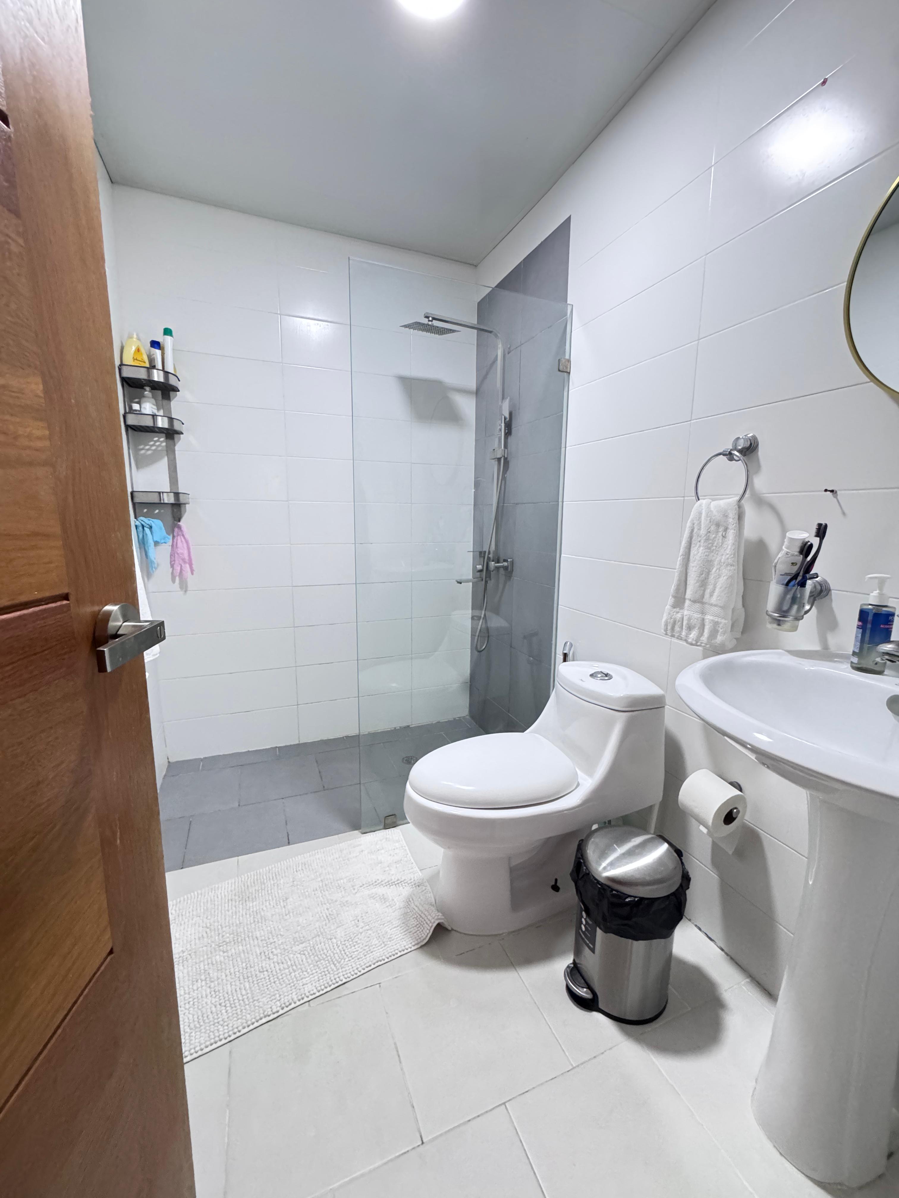 apartamentos - Vendo Evaristo morales piso 6 dos hab 2.5 baños do 8