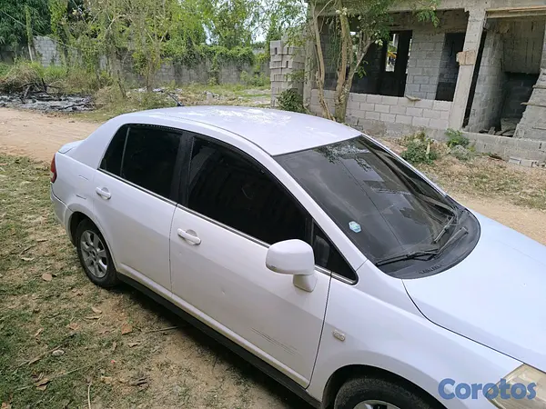carros - Nissan Tiida 2010 6