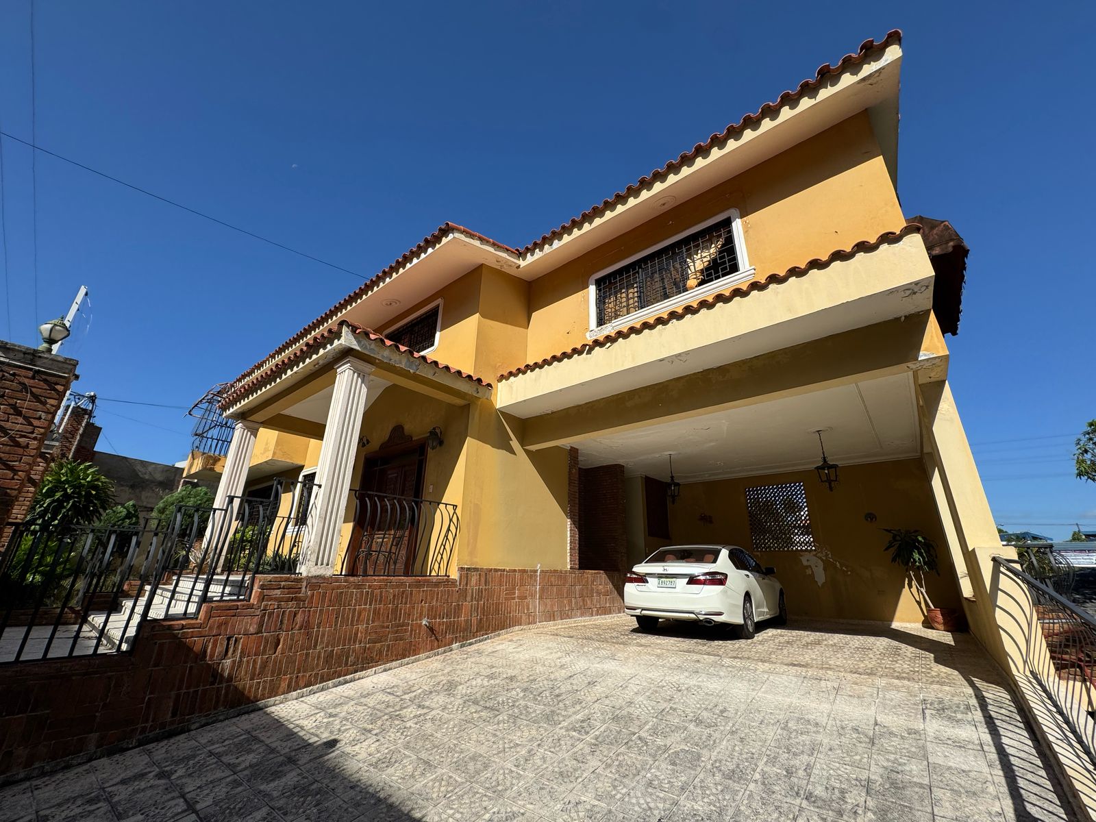 casas - ALQUILO Casa Ideal Para Negocio En Arroyo Hondo 2do DE 3 Niveles
CODIGO: PD449 0