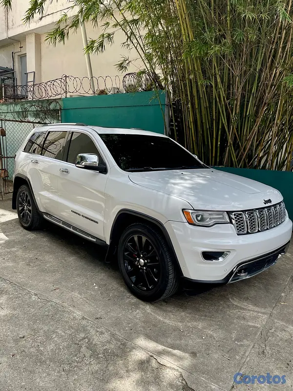 jeepetas y camionetas - JEEP GRAND CHEROKE OVERLAND 2017 2