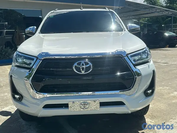jeepetas y camionetas - Toyota hilux srv 2022 3