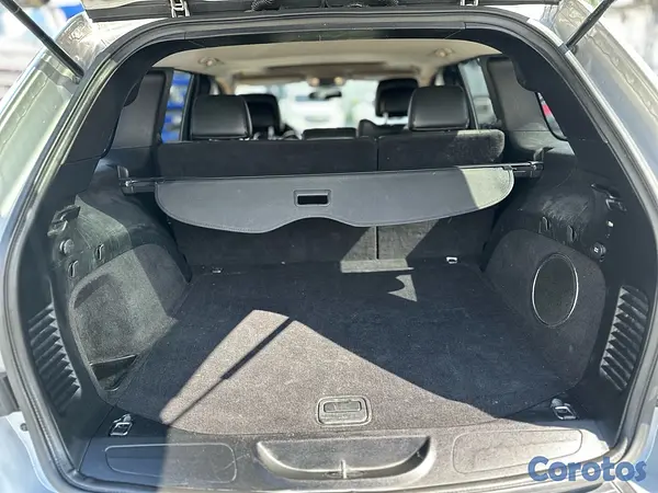 jeepetas y camionetas - Jeep Cherokee Laredo 2011 9
