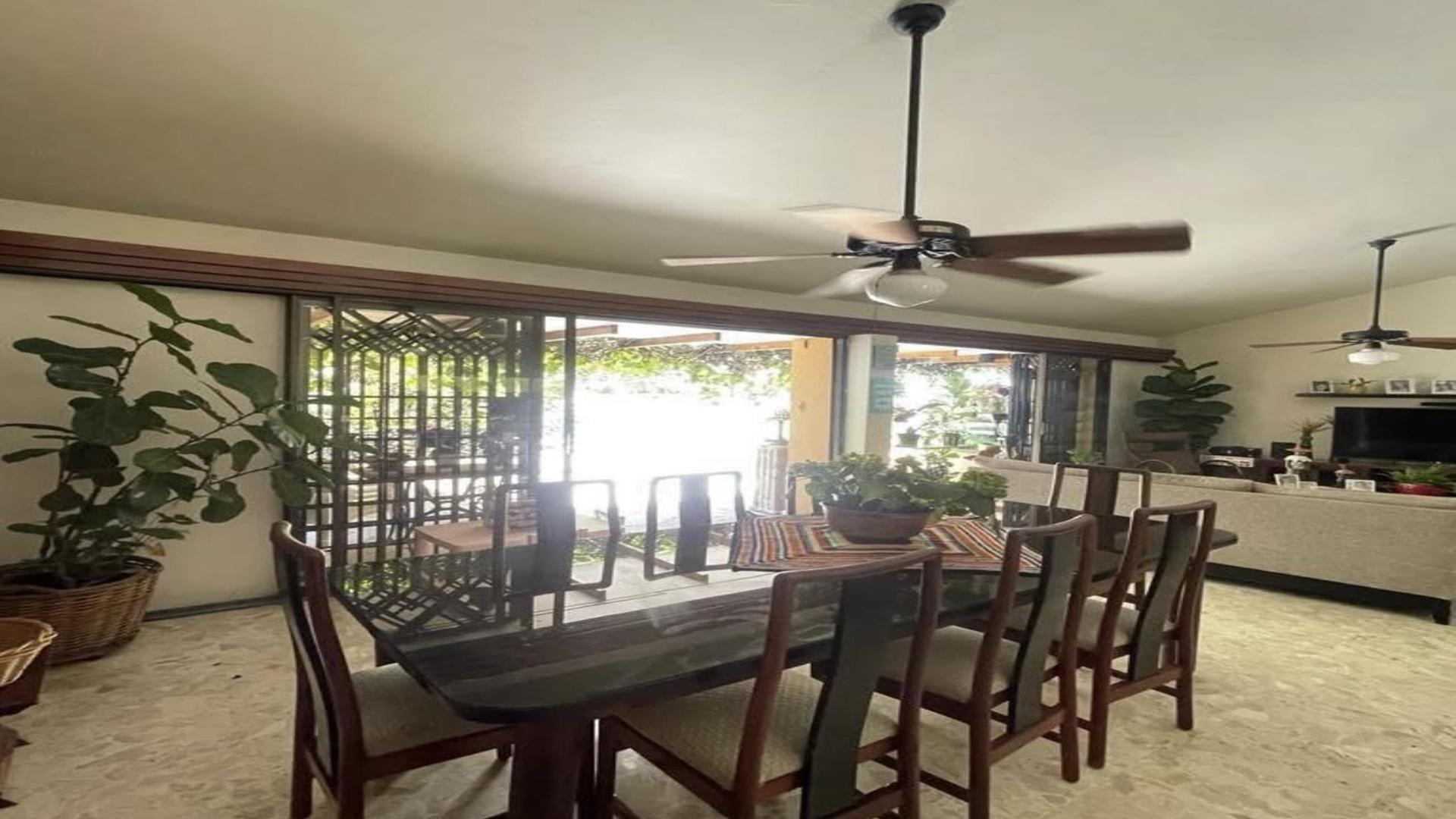 casas - Vendo espaciosa casa de dos niveles  en Los Ríos 6