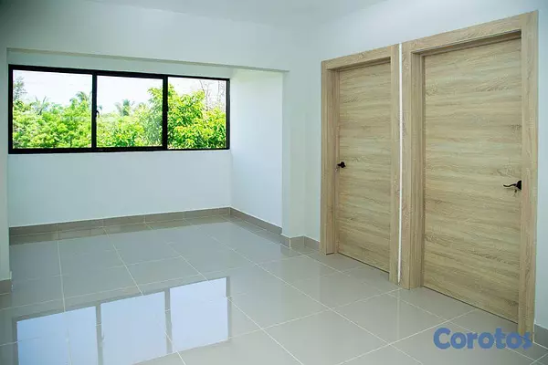 casas - Moderna Propiedad de 2 Niveles con Piscina 5