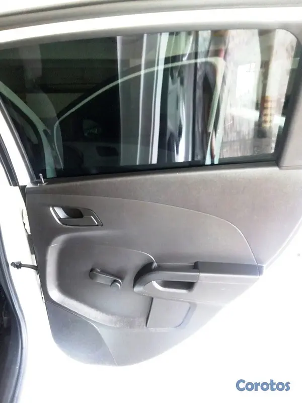 carros - Chevy Sonic Mecanico 2015 LS Hatchback  16