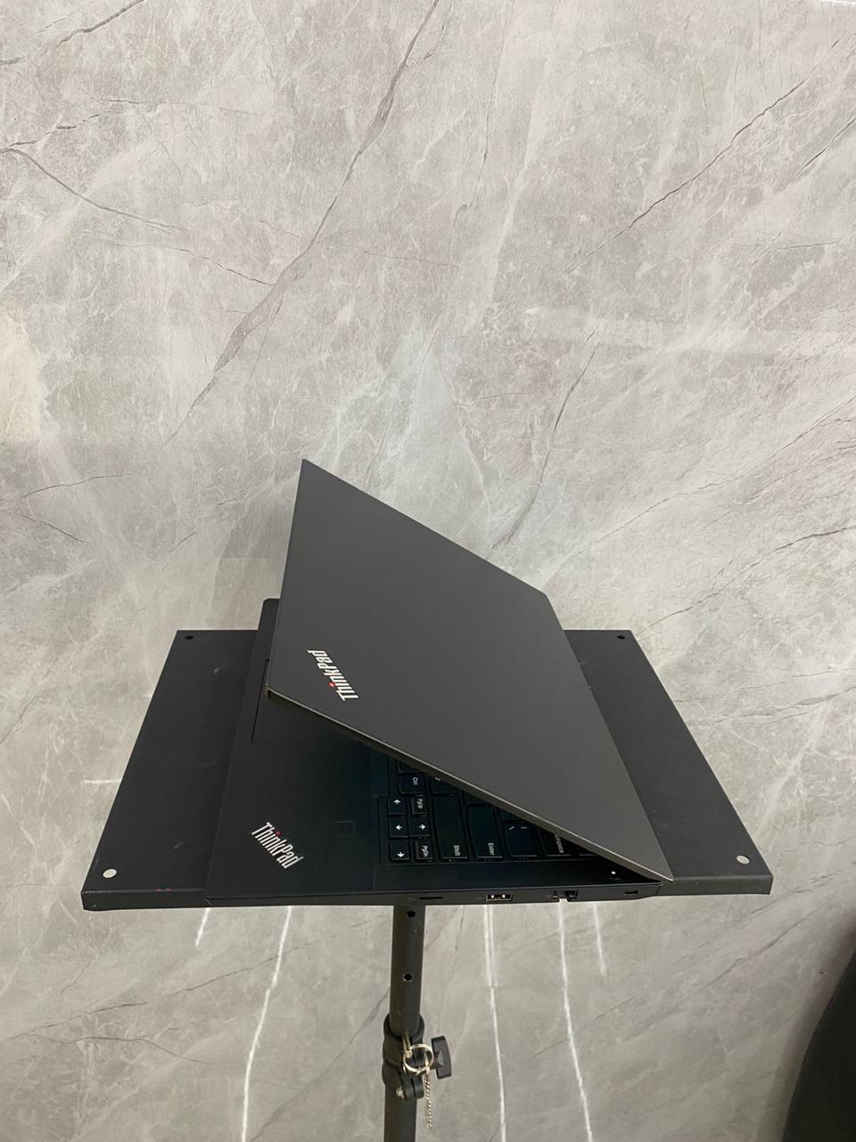 computadoras y laptops - Lenovo ThinkPad E490, 14" Core i5 8va gen 8GB ram  1
