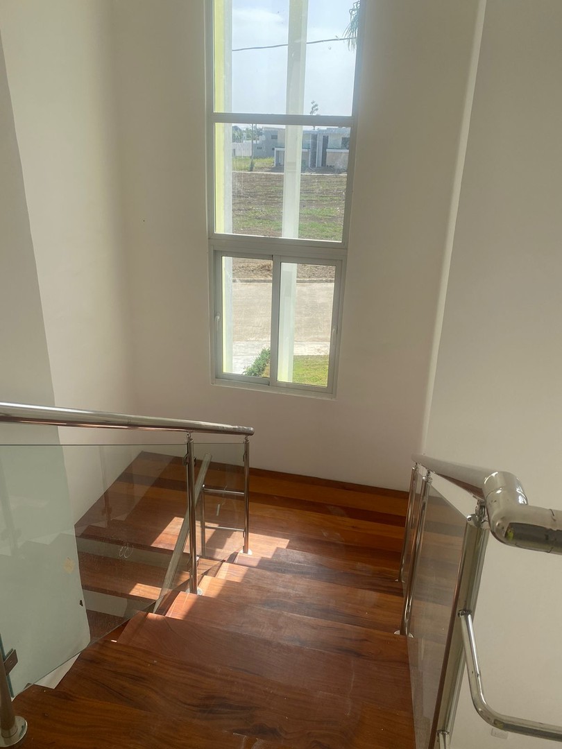 casas - Confortable Residencia de 2 Niveles en Proyecto Cerrado, Llanos de Gurabo 4
