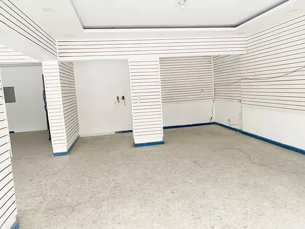 oficinas y locales comerciales - Local céntrico primer nivel 4