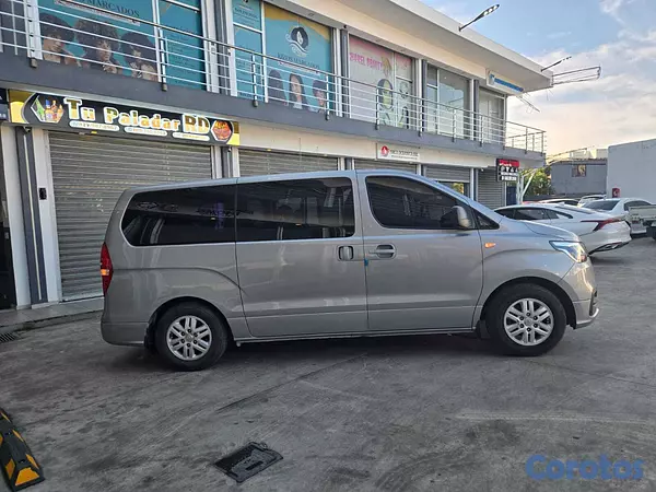 jeepetas y camionetas - HYUNDAI GRAND STAREX 2021 GRIS 15