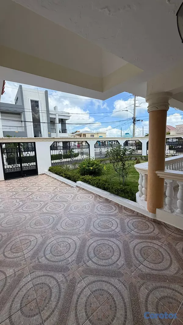 casas - Exclusiva Residencia en Baní | Piscina, Jardines y Amplios Espacios 10