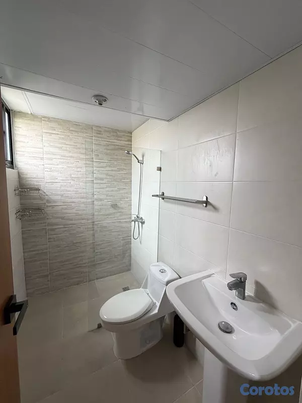 apartamentos - alquiló bella vista sur piso 4 con línea blanca tres habitaciones 2.5 baños dos  8