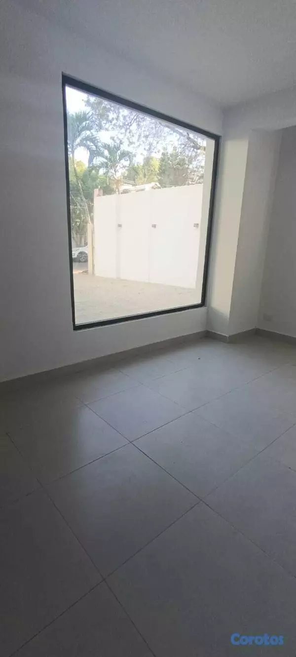 oficinas y locales comerciales - Excelente local en la Julia a estrenar 2