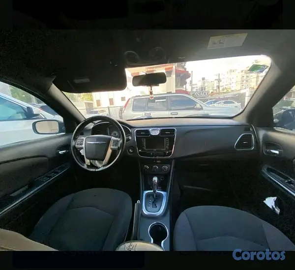 carros - Chrysler 200 4