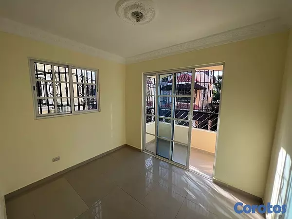casas - venta de casa en vista hermosa cerca de la avenida mella Santo Domingo este  7