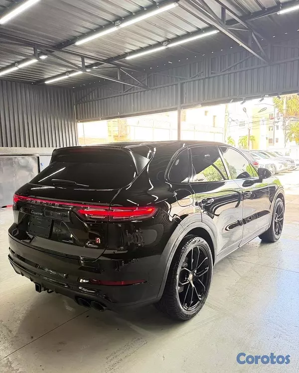 jeepetas y camionetas - Vendo porsche cayenne 2019 4