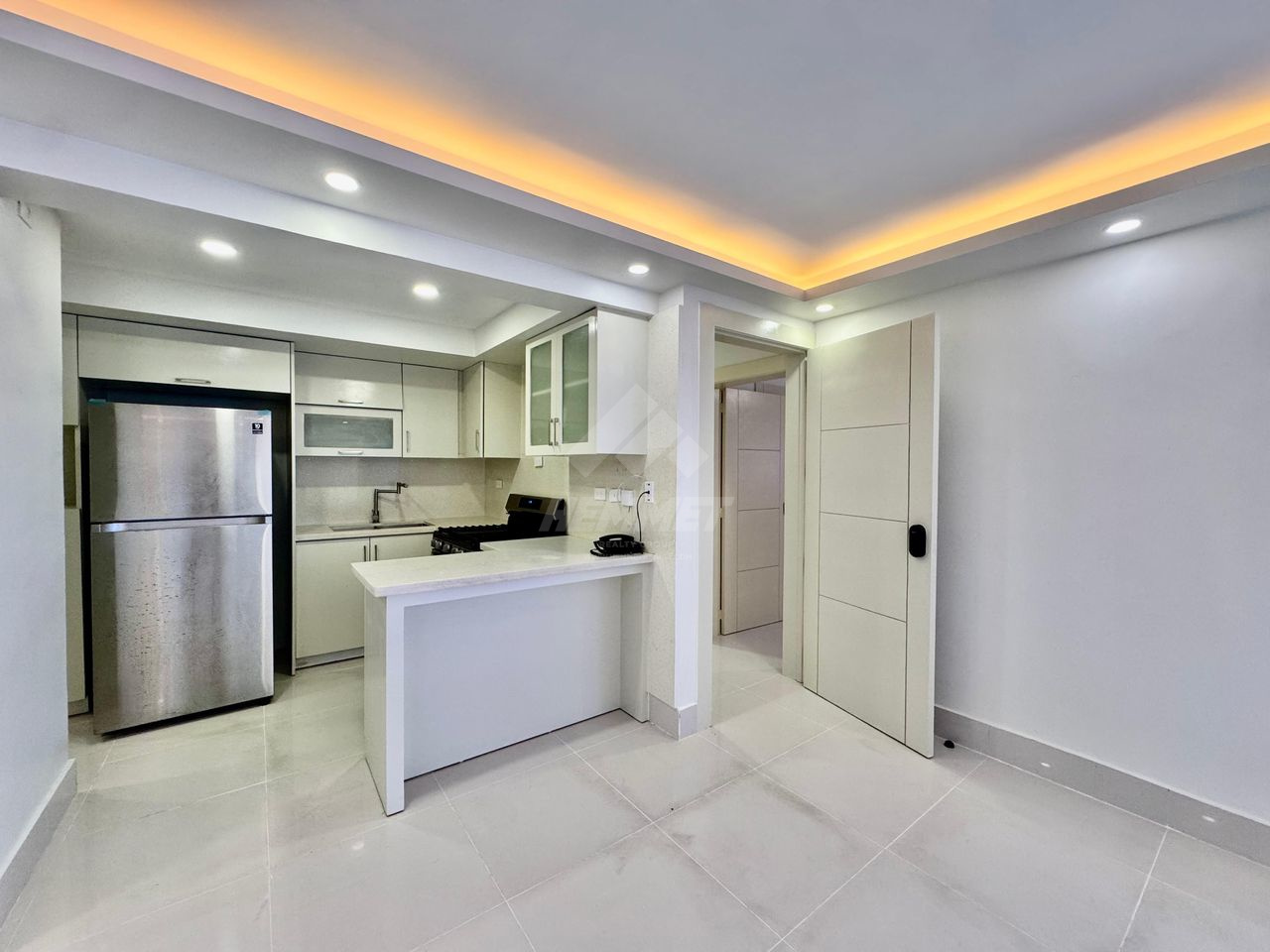 apartamentos - APARTAMENTO REMODELADO AREA SOCIAL CERRO ALTO STGO 2