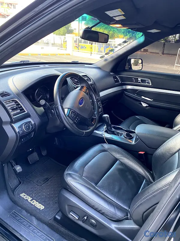 jeepetas y camionetas - Ford Explorer XLT 2017 – Único dueño – Comprada en 9