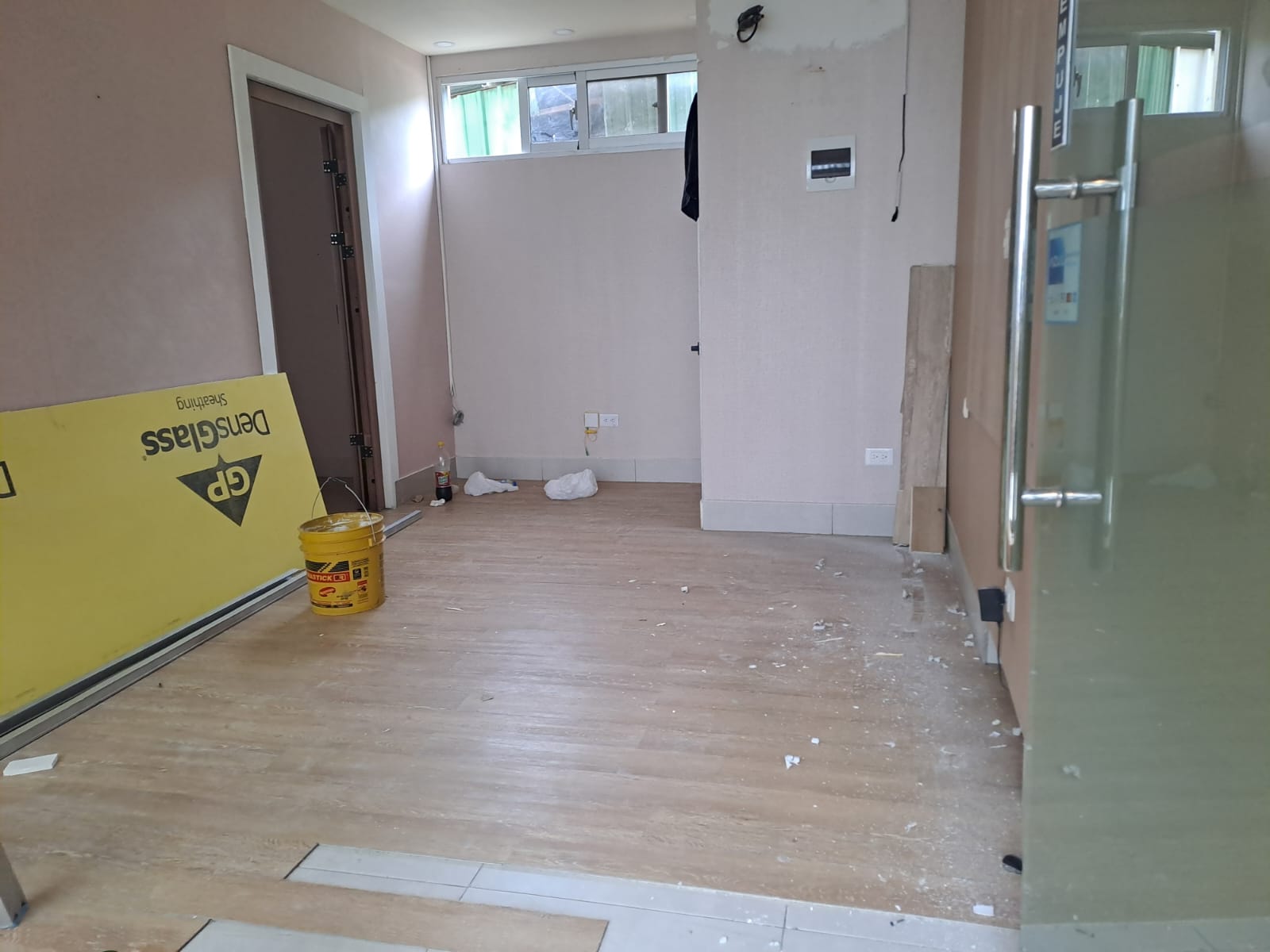 oficinas y locales comerciales - Alquilo Local2do piso 35 mts en los prados  4