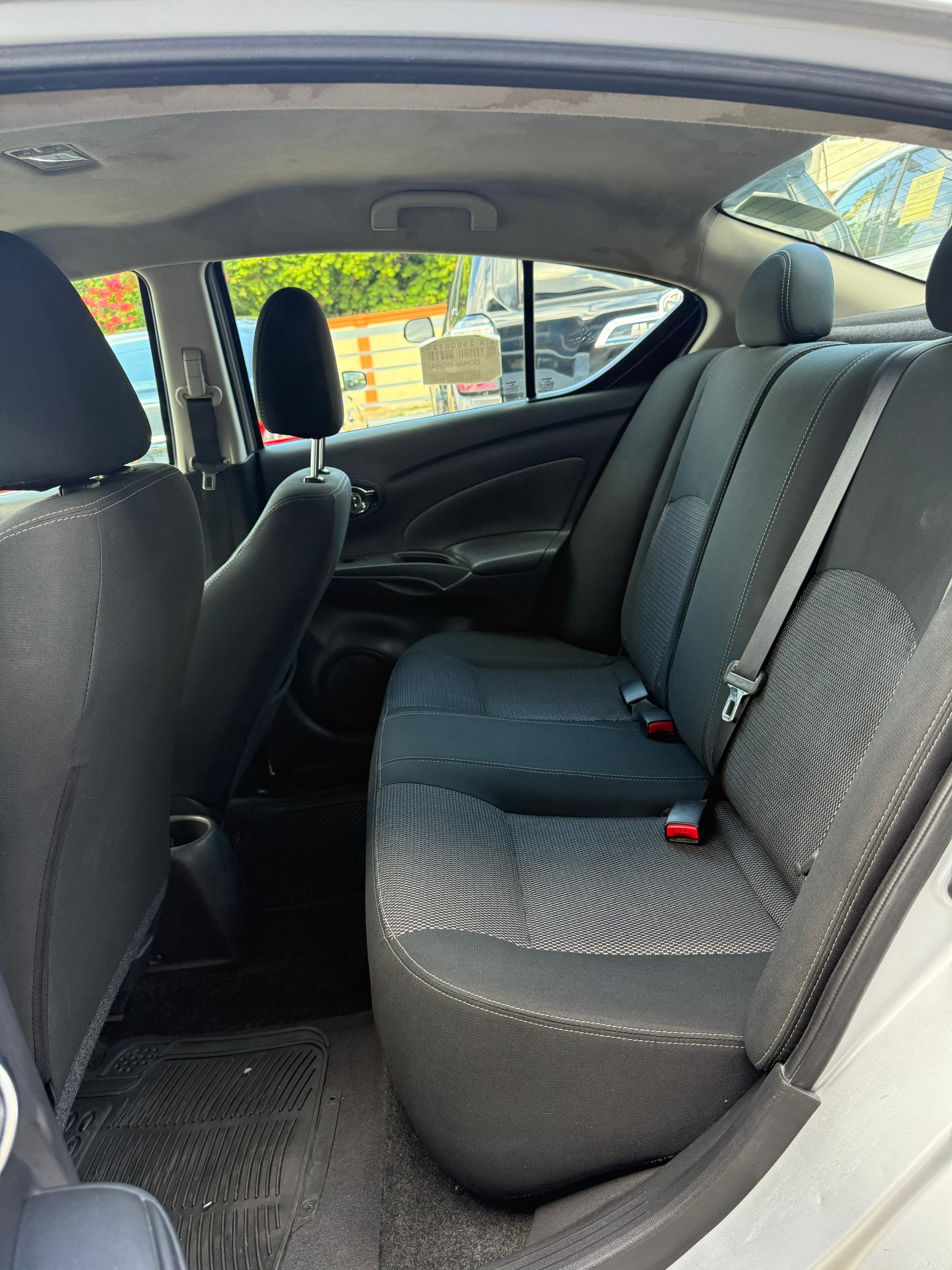 carros - nissan versa sv 4