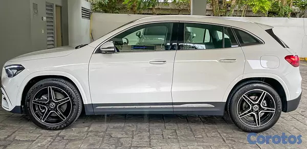 jeepetas y camionetas - Mercedes-Benz Clase GLA 200 AMG LINE 4