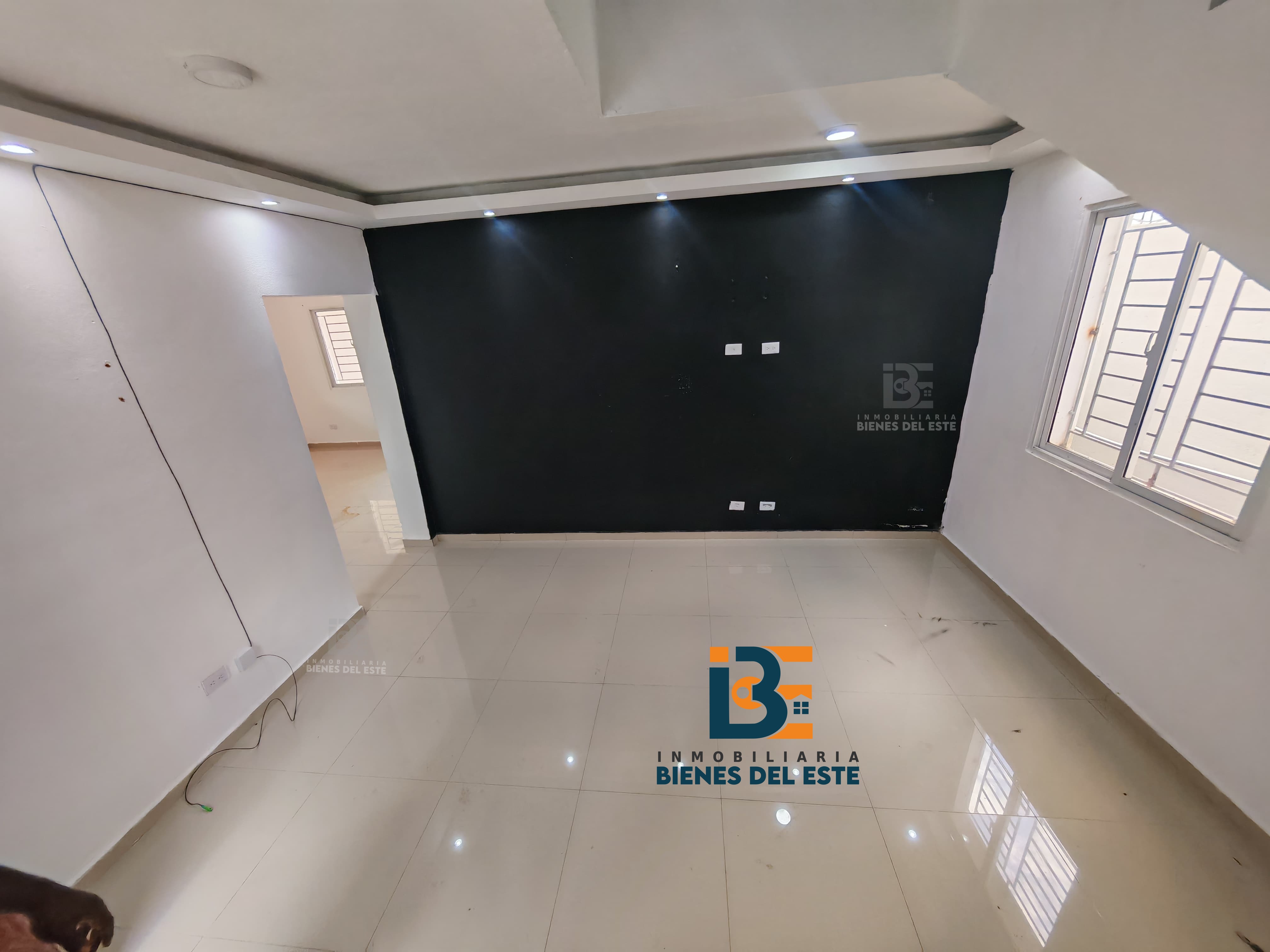 apartamentos - Se Alquila Esta Hermosa Casa de Dos Niveles. 2