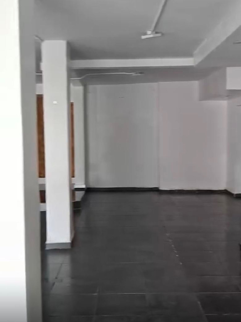 oficinas y locales comerciales - se alquila local  4