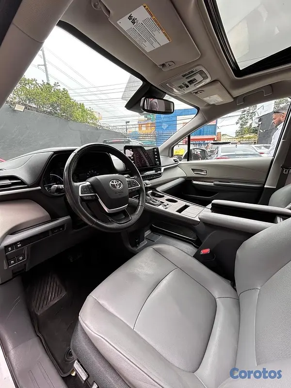 jeepetas y camionetas - TOYOTA SIENNA XLE 2021  6