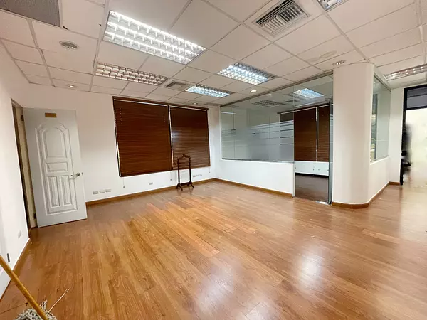oficinas y locales comerciales - Alquiler local comercial en Piantini 7