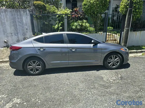 carros - Hyundai Elantra SEL 2.0 gasolina
 2