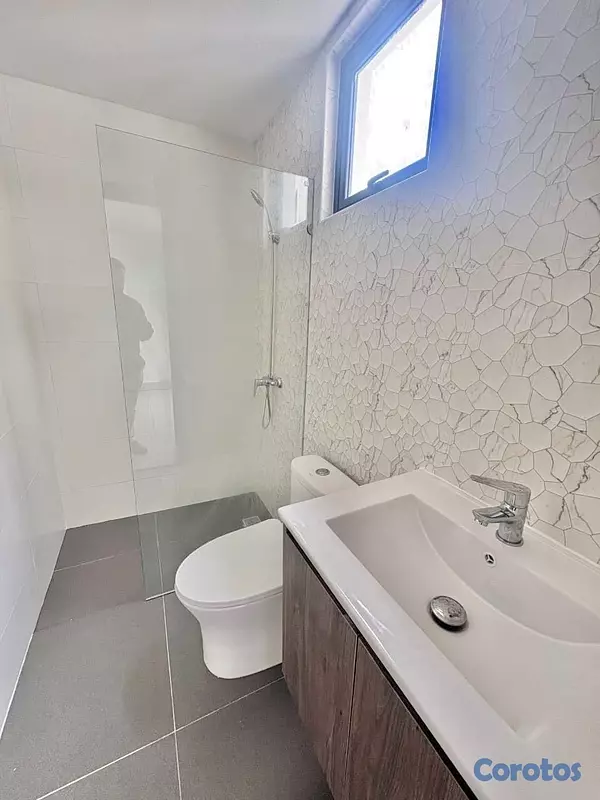apartamentos - alquiló ensanche naco piso 7 tres habitaciones con su baño dos parqueos  9