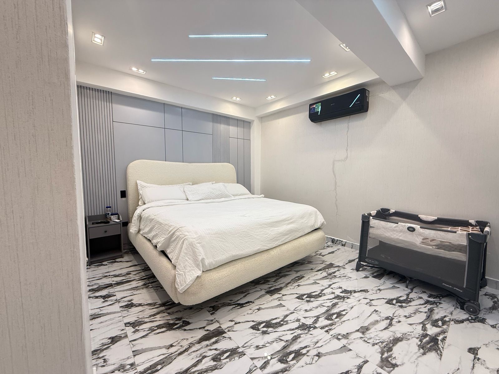 apartamentos - Vendo renacimiento Ph tres hab con su baño 3 parqu 9