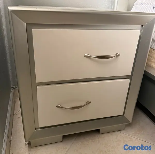muebles y colchones - Vendo juego de mesitas de noche en caoba  3