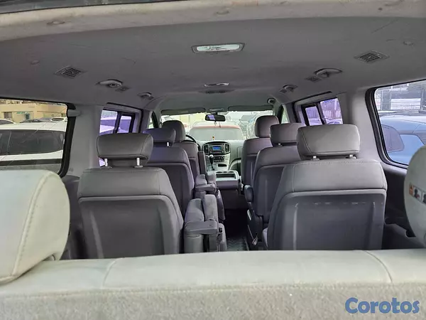 jeepetas y camionetas - HYUNDAI GRAND STAREX 2021 GRIS 8