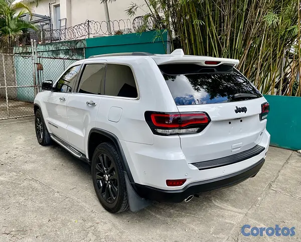 jeepetas y camionetas - JEEP GRAND CHEROKE OVERLAND 2017 5