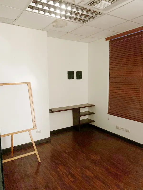 oficinas y locales comerciales - Local céntrico en Piantini 7