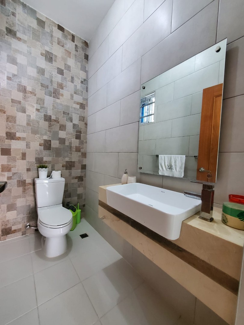casas - AMPLIA CASA EN VENTA PROX. AL HOMS. 8