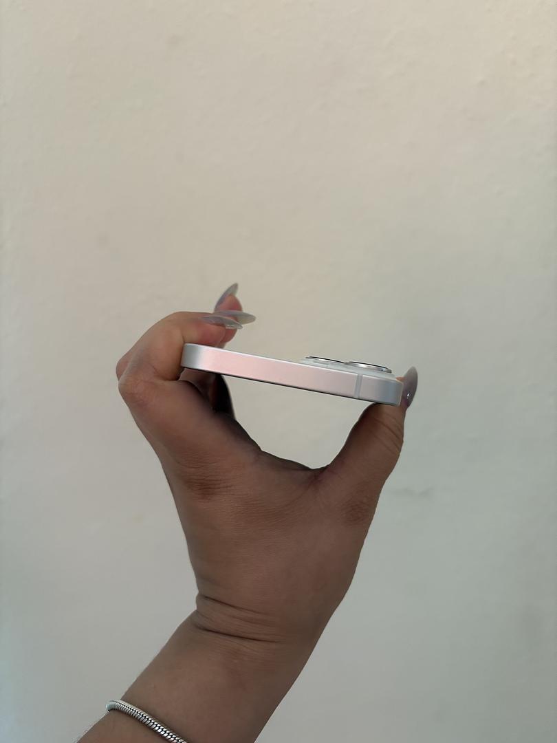 celulares y tabletas - Se vende iPhone 14 normal Factory, batería 85% 5