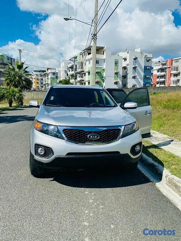jeepetas y camionetas - VENDO KIA SORENTO AÑO 2012 EN EXCELENTES CONDICION 2
