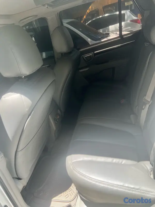 jeepetas y camionetas - Hyundai Santa Fe, muy buenas condiciones y buen precio  7