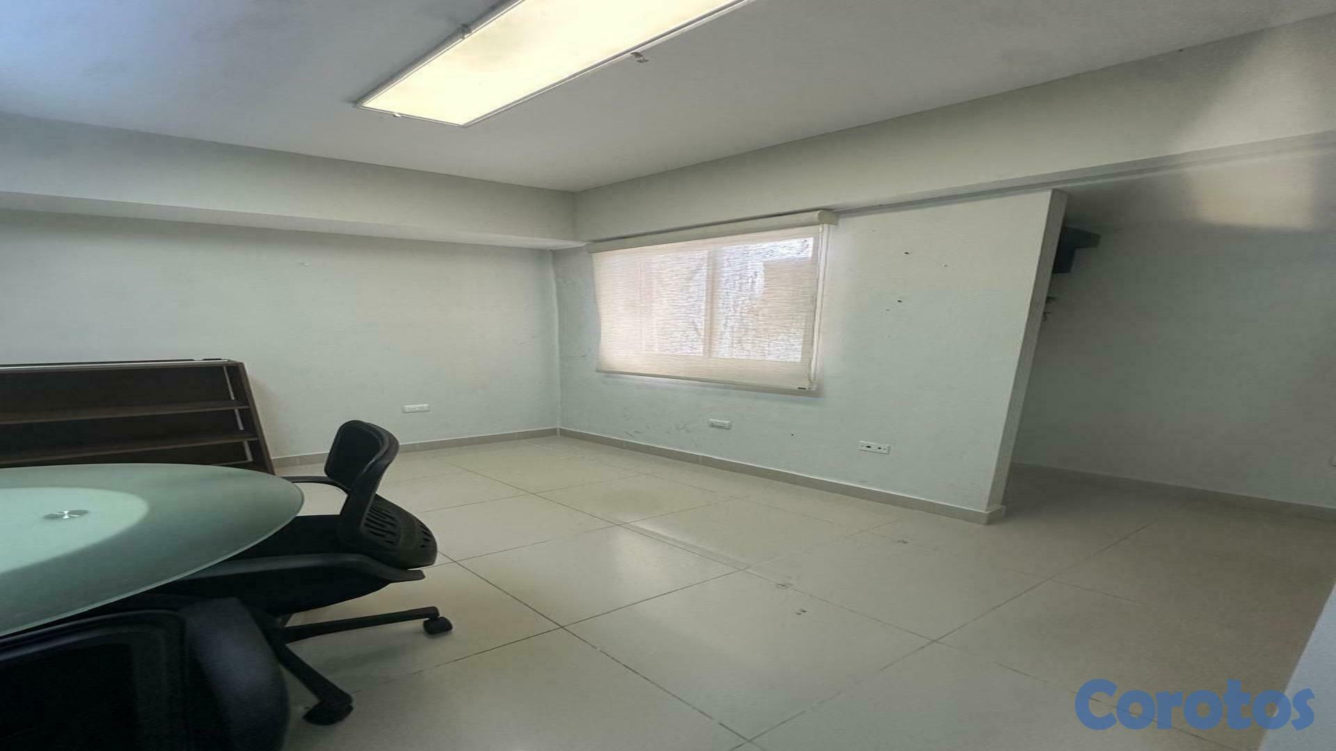 oficinas y locales comerciales - Local en alquiler Semi Amueblado ubicado en Ensanche Julieta 3